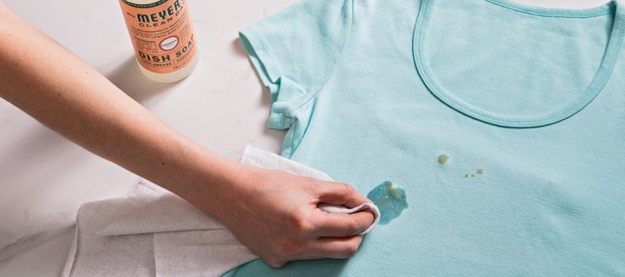 tẩy vết dầu mỡ trên quần áo