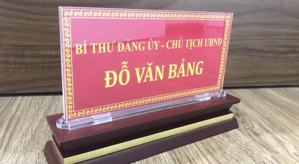 Phần đế gỗ chắc chắn, tính thẩm mỹ cao