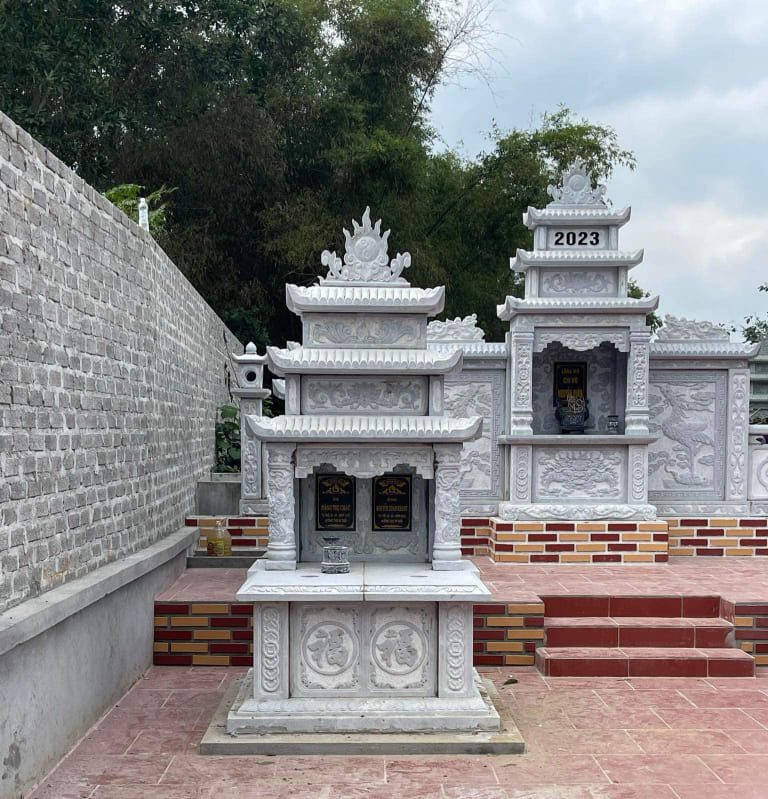 Mộ ba mái bằng đá tự nhiên