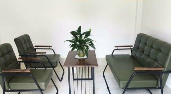 Chọn mẫu bàn ghép đẹp cho quán cafe mini