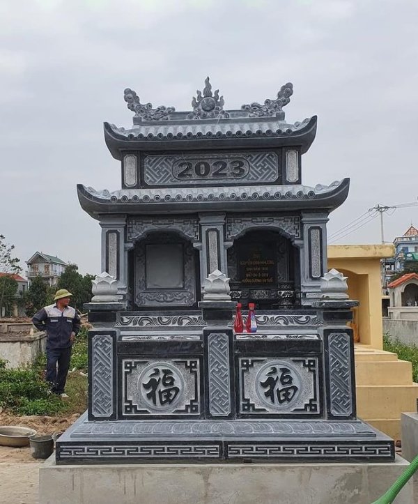 Không gian của một ngôi mộ đá đôi trang nghiêm