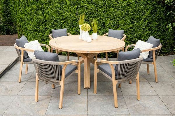 Bàn ghế cafe ngoài trời giá rẻ với thiết kế tối ưu.