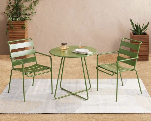 Mẫu bàn ghế cafe với thiết kế tối giản, có thể gấp gọn cho không gian quán cafe thêm tối ưu.