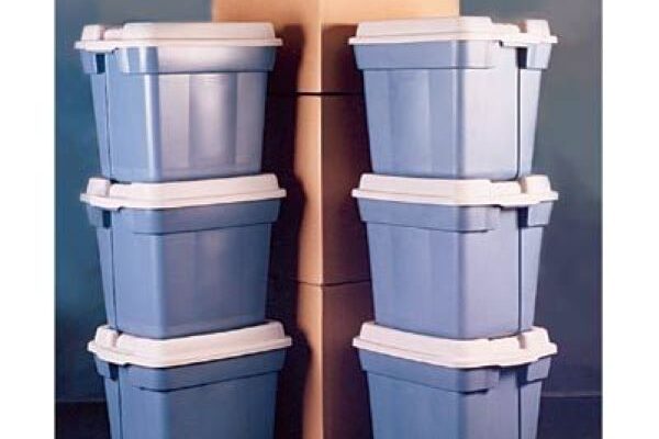 Kê đồ trên kệ hoặc bệ nâng cao là cách hiệu quả để giảm nguy cơ mối xâm nhập.