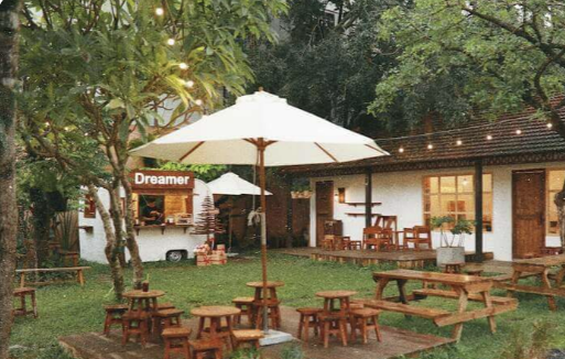 Không gian cafe sân vườn
