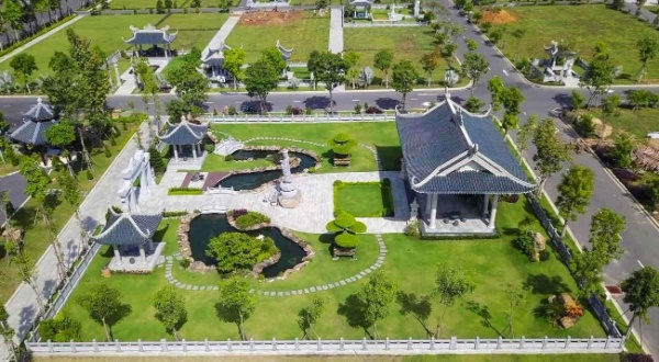 Bố trí mộ tạo không gian trang nghiêm