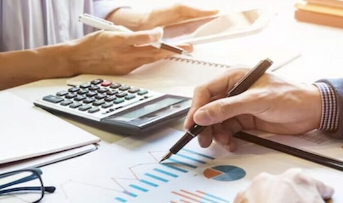 Kế toán cho công ty thương mại giúp quản lý chi phí, doanh thu, thuế