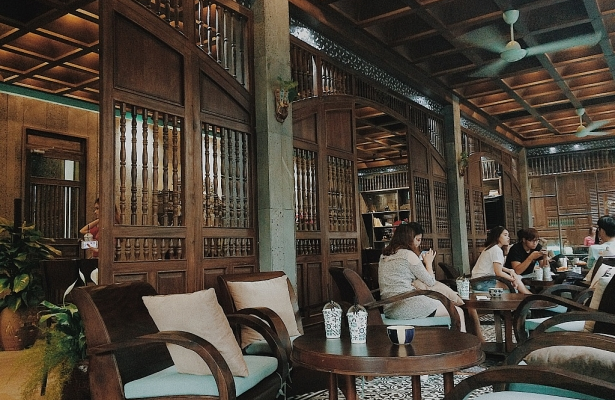 Ánh sáng tự nhiên kết hợp với nội thất cổ điển