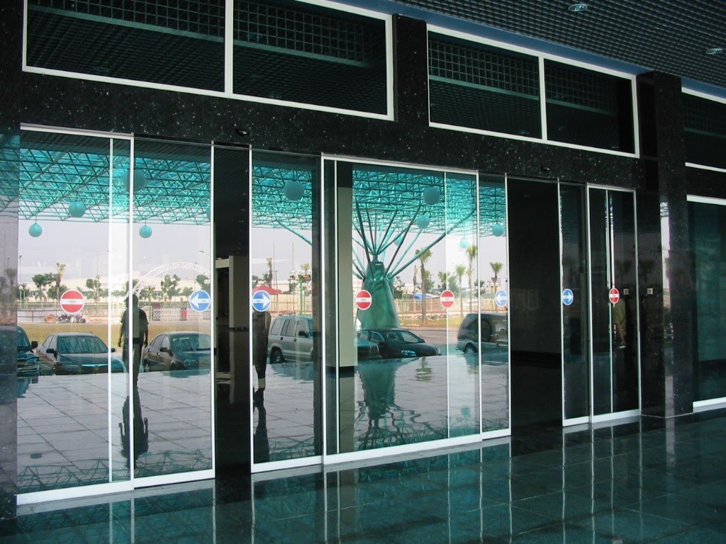 Cửa kính tự động