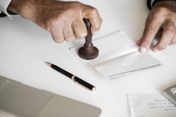 Người ở nước ngoài thực hiện quyền thừa kế
