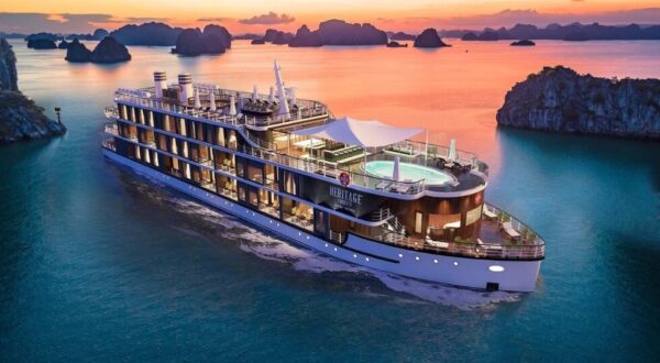 Nghỉ dưỡng tại vịnh Lan Hạ
