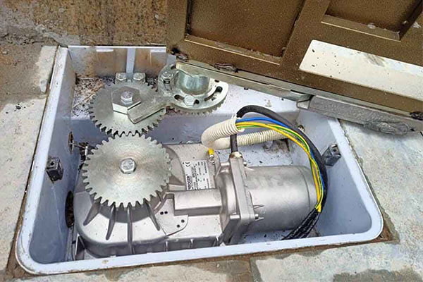 Động cơ cổng âm sàn vận hành ra